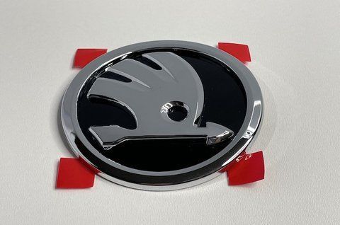 Емблема решітки радіатора Skoda 90 mm (чорна/нова) 32D853621A sko009 фото товару