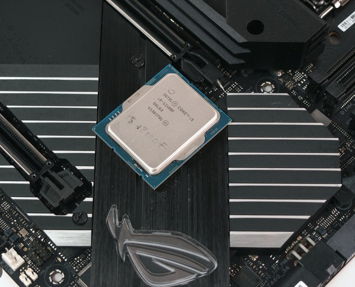 Процесор Intel Core i3 12100F 3.3GHz (12MB, Alder Lake, 60W, S1700) Box (BX8071512100F) BX8071512100F фото