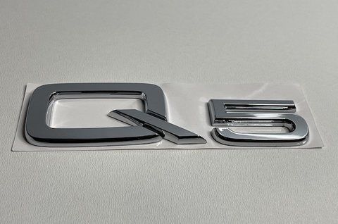 Емблема напис Q5 на Audi хром au029 фото товару