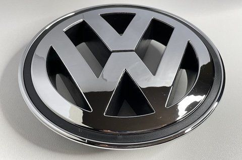 Емблема Volkswagen Passat B6 на решітку радіатора 150 mm (3C0853600A, 1K5853600, 1K5 853 600 MQH, 1K5 853 600 vw042 фото товару