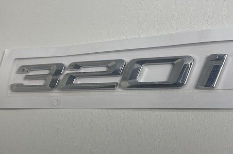 Эмблема надпись на багажник 320i (хром) на BMW. bmw003 фото товара