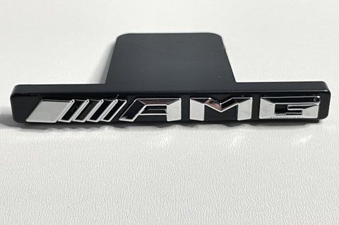 Емблема напис AMG на радіаторну решітку Mercedes (хром + чорний) meb007 фото товару