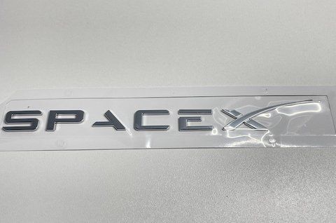 Эмблема надпись Space X на Tesla (хром) tes002 фото товара