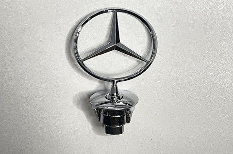 Емблема приціл Mercedes (хром) 2218800086 meb015 фото товару